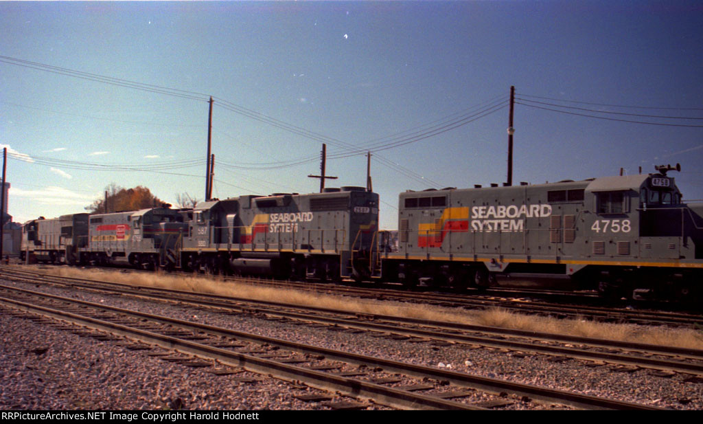 SBD 4758 sits with 3 other locos beside the turntable